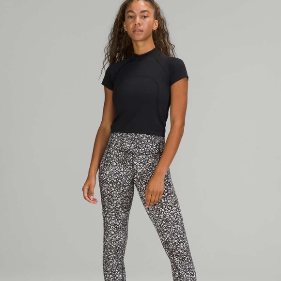 Lululemon | Swiftly Cropped Mock Neck T-Shirt - Picture 4 of 9